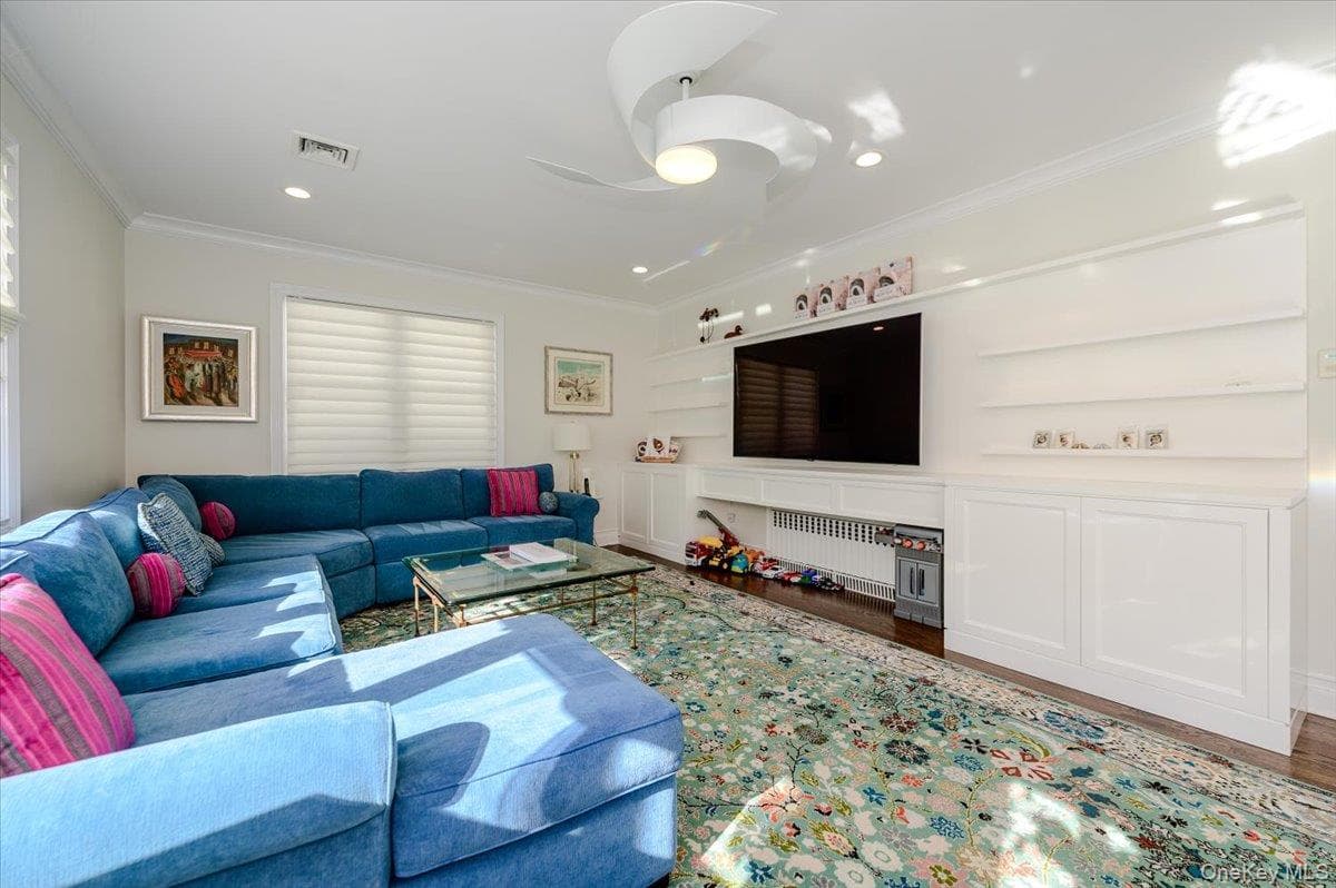 85 Suffolk Boulevard thumbnail 11