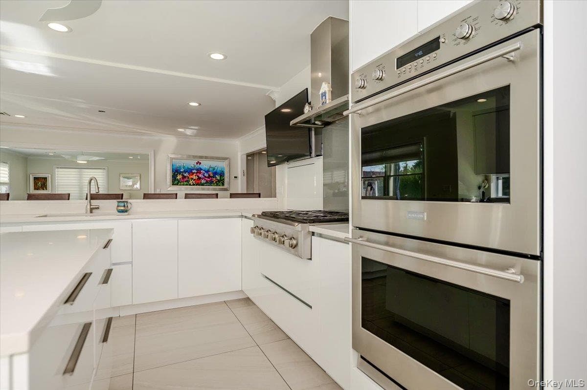 85 Suffolk Boulevard thumbnail 14