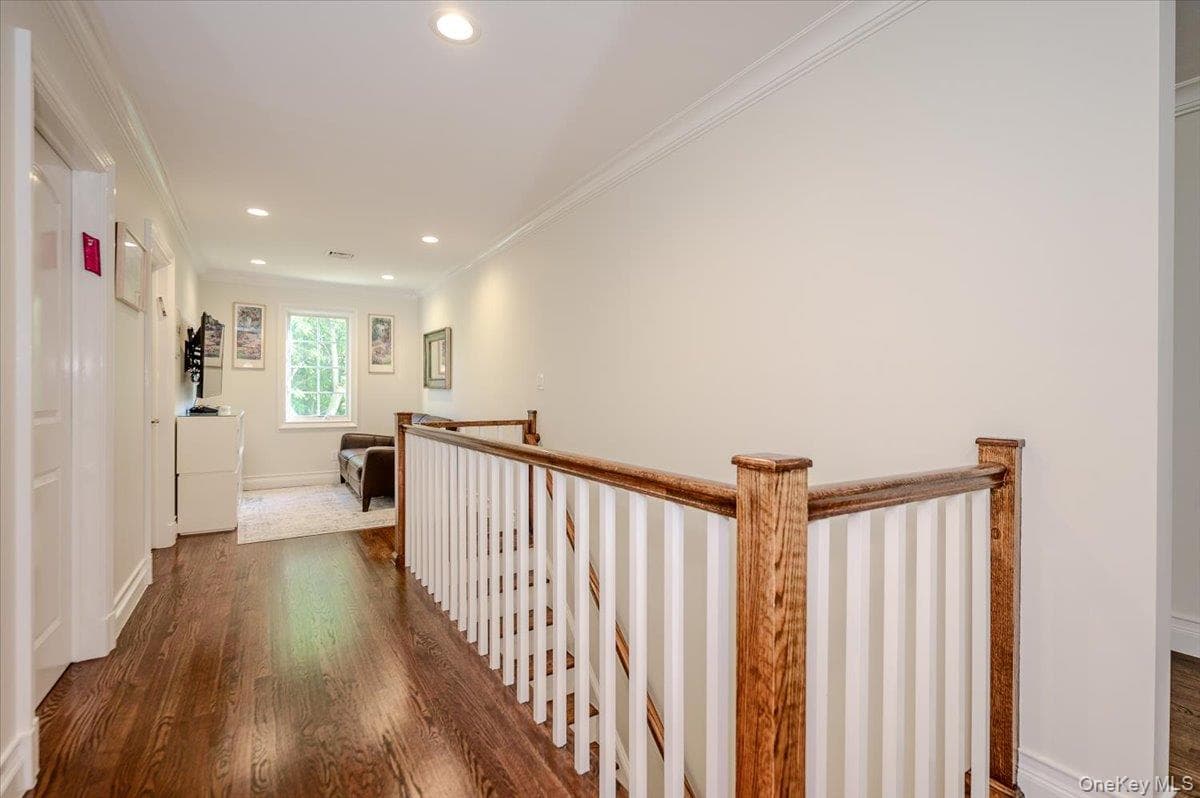 85 Suffolk Boulevard thumbnail 17