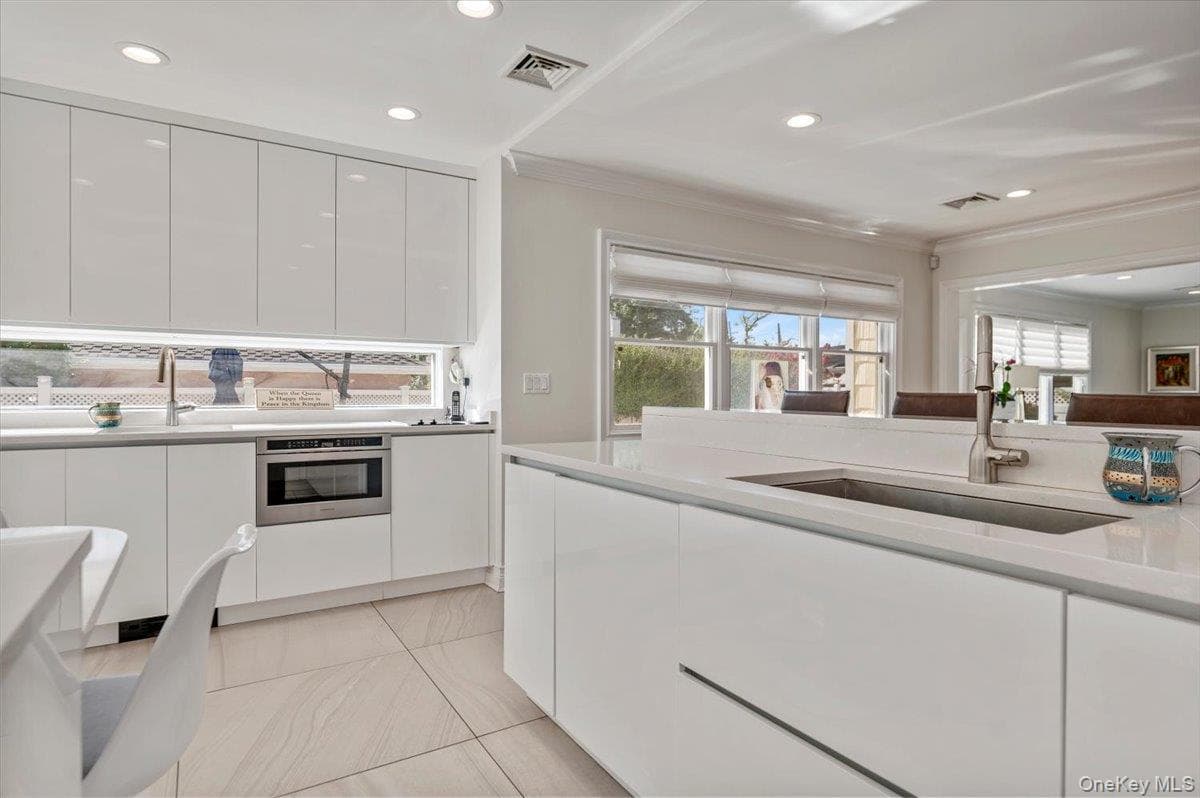 85 Suffolk Boulevard thumbnail 15