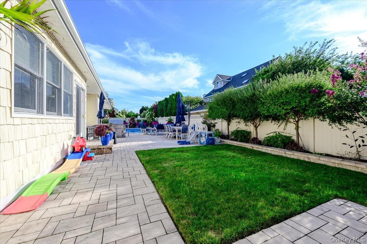 85 Suffolk Boulevard thumbnail 45