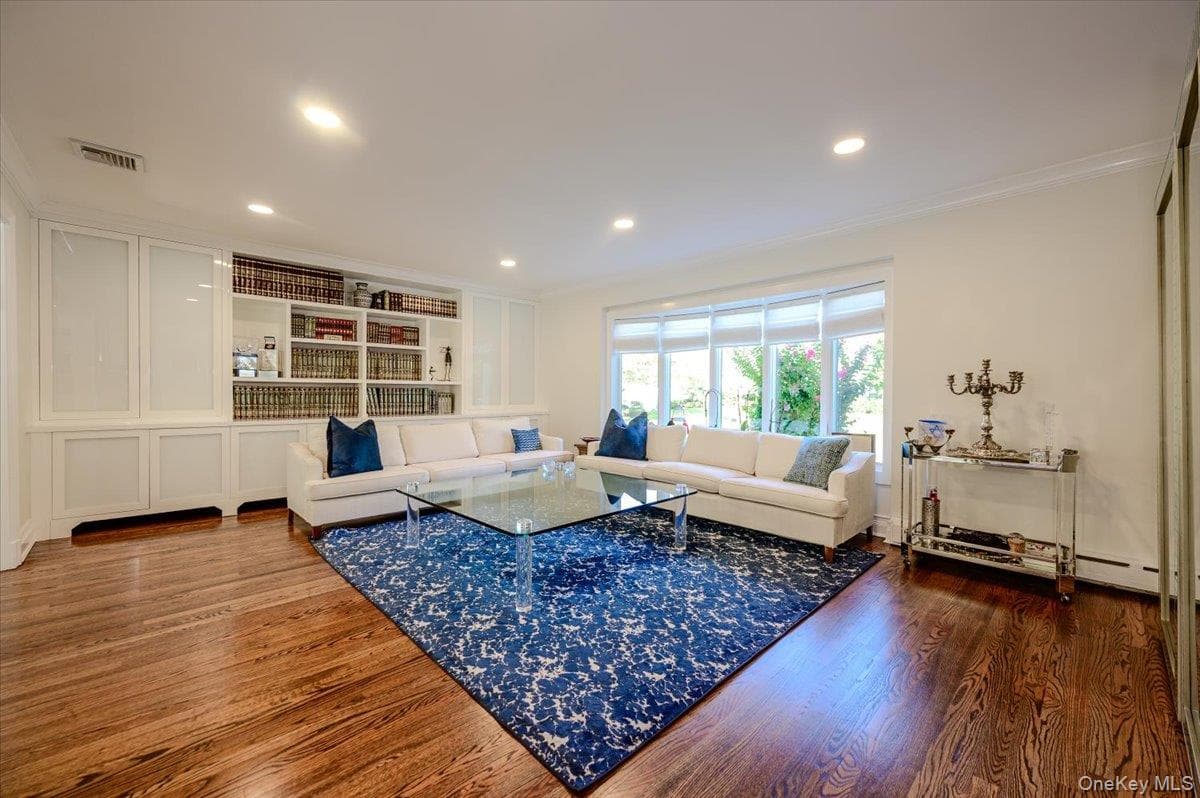 85 Suffolk Boulevard thumbnail 7