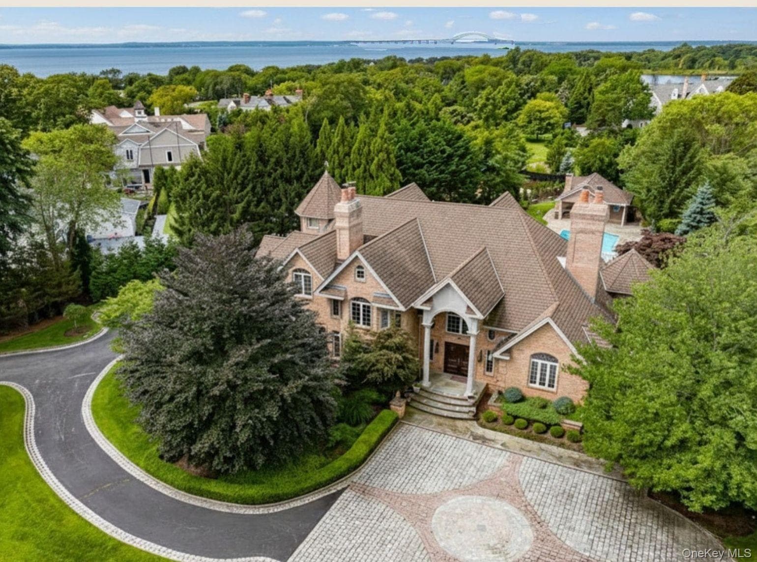 26 The Helm, East Islip