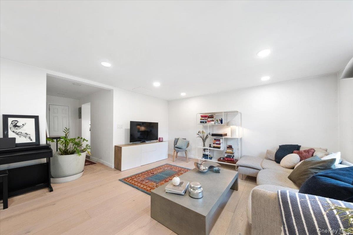30 Windsor Terrace Unit: AA1 thumbnail 3