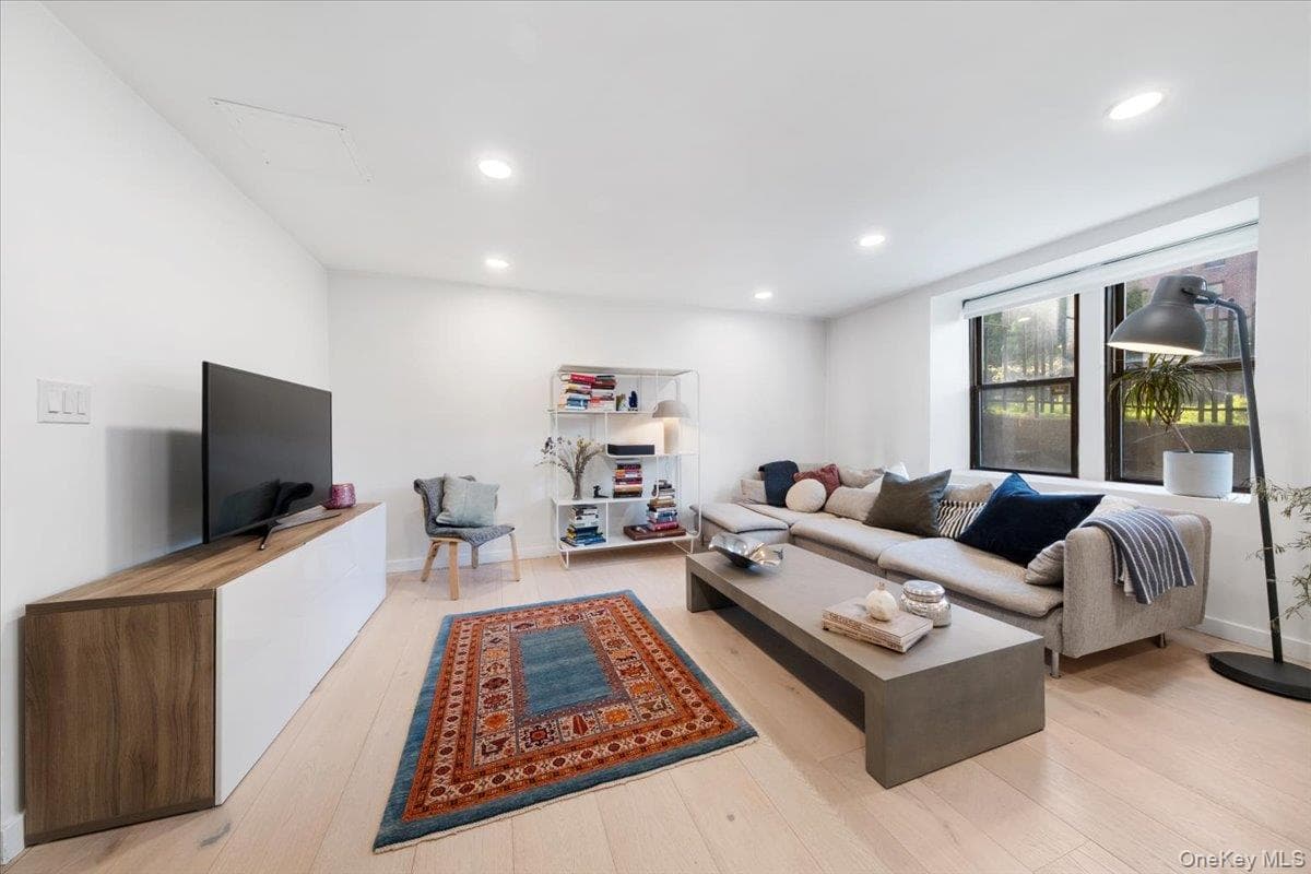 30 Windsor Terrace Unit: AA1 thumbnail 2