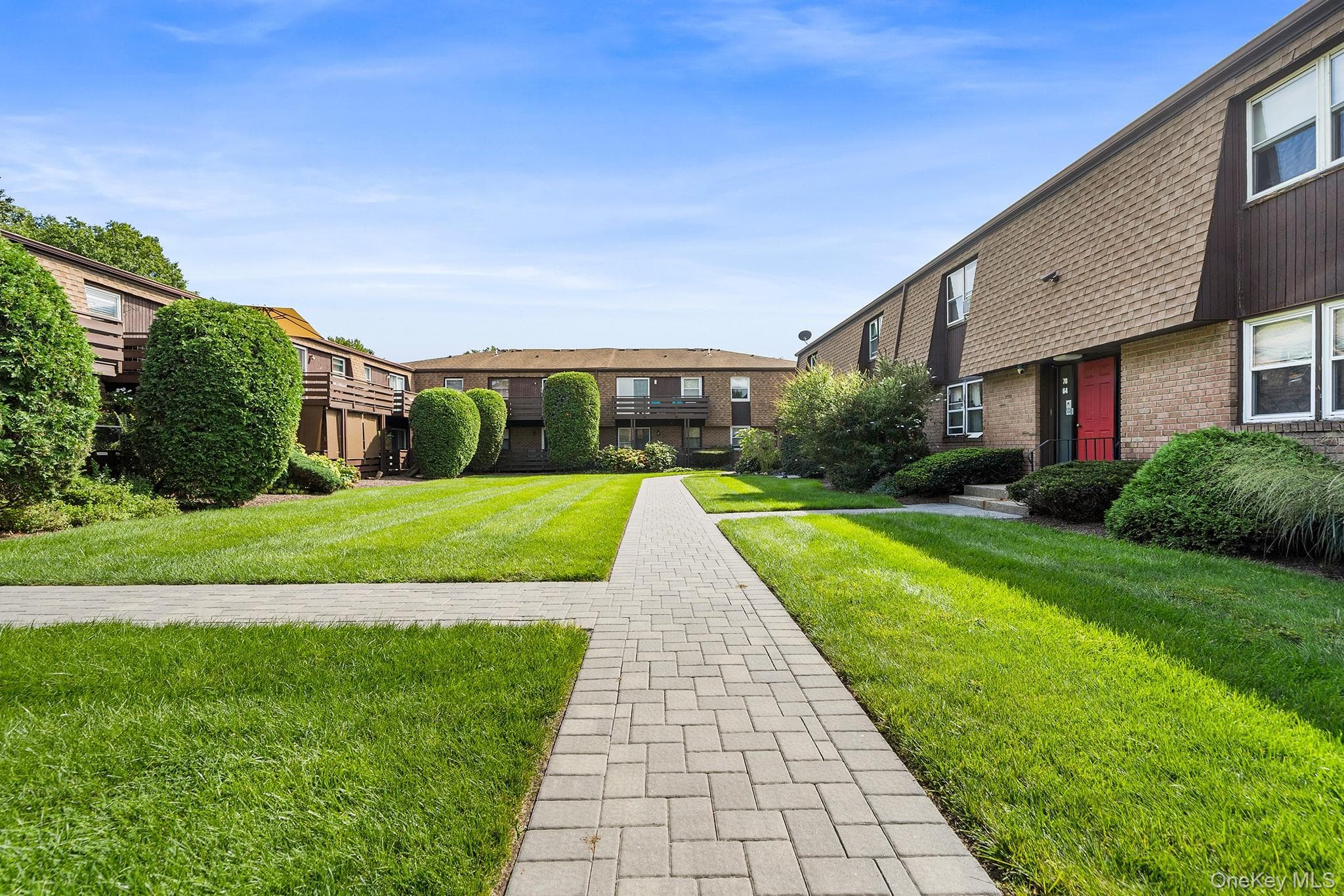 63 New Holland Village, Nanuet