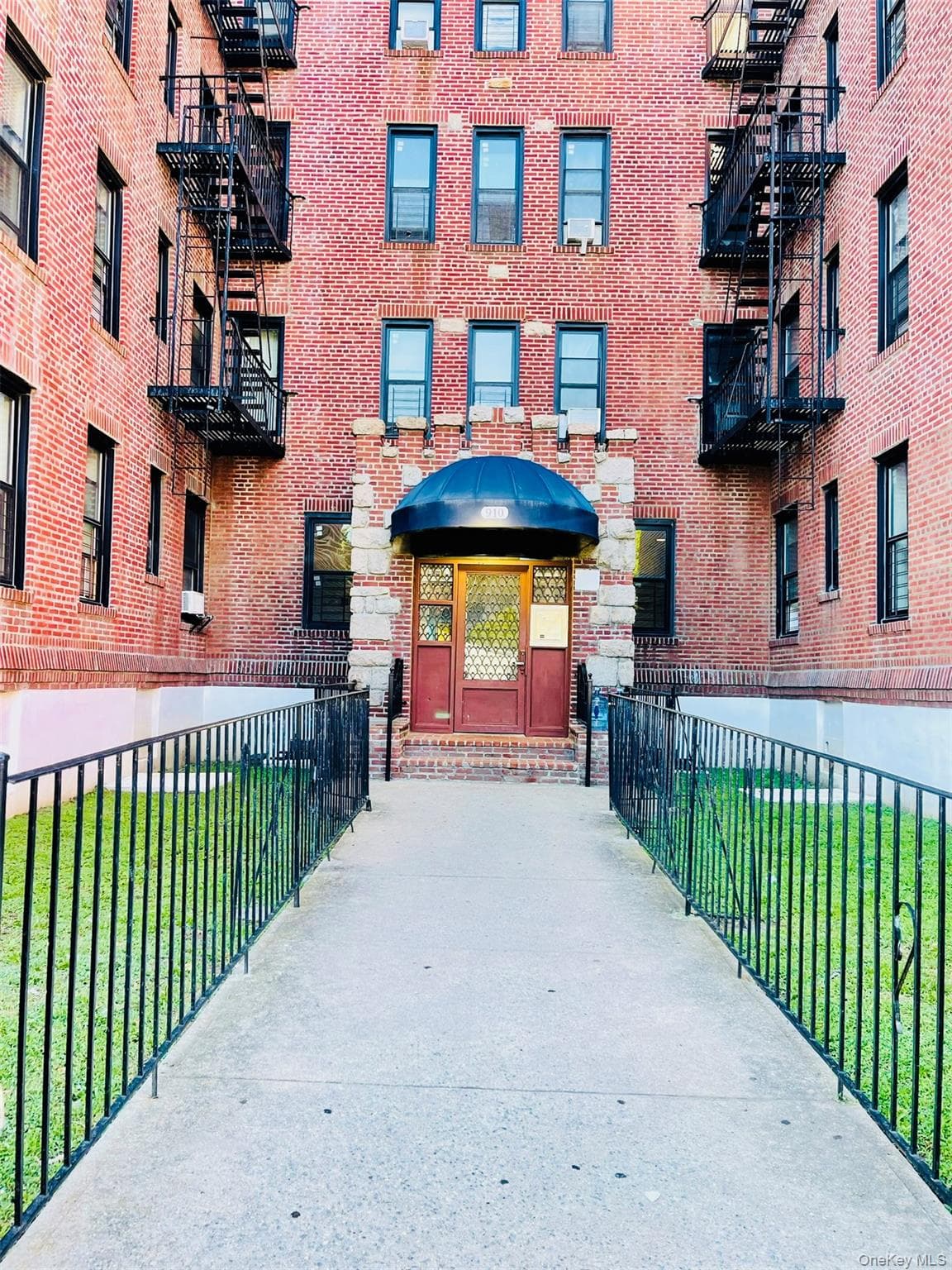 910 Dinsmore Avenue thumbnail 2
