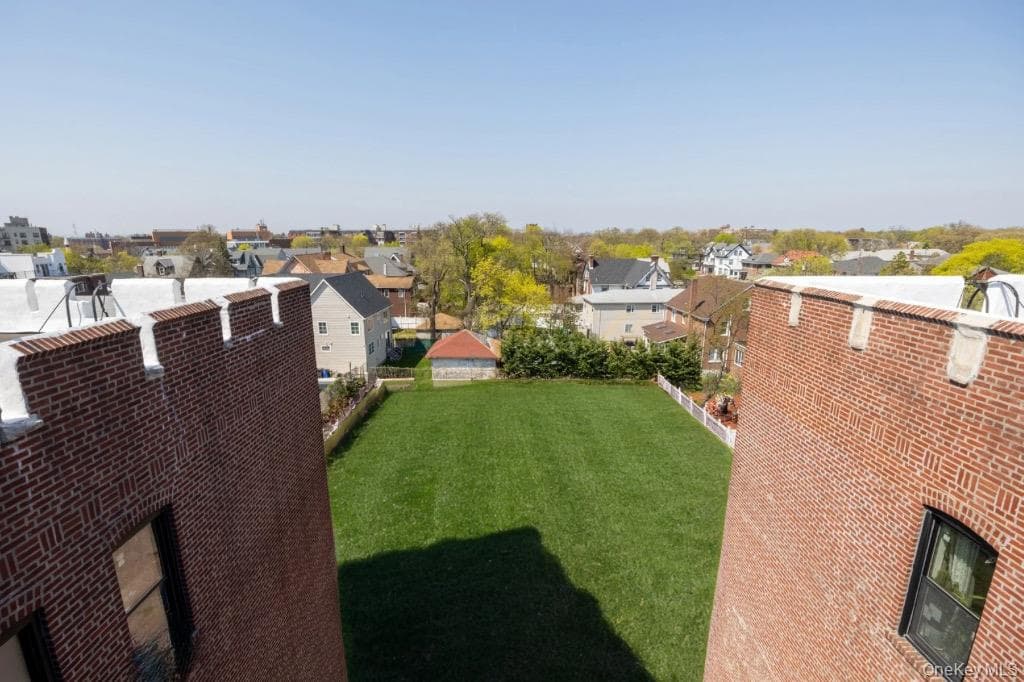 910 Dinsmore Avenue thumbnail 3