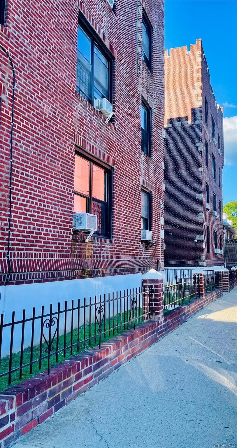 910 Dinsmore Avenue thumbnail 23