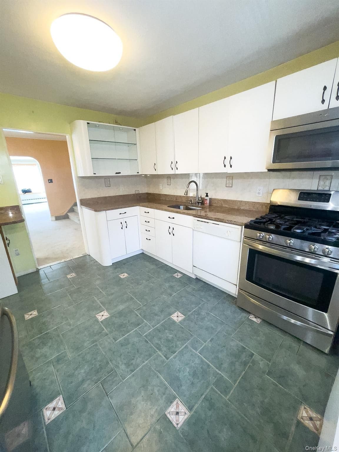543 E 38th Street thumbnail 8