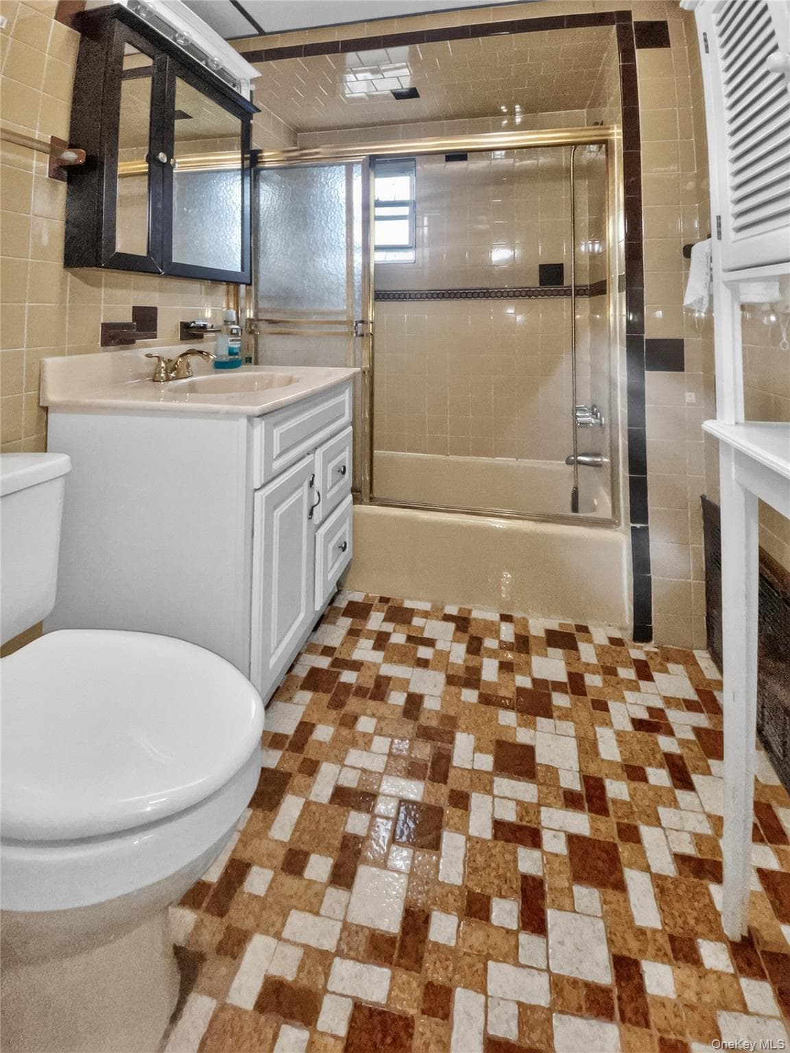 543 E 38th Street thumbnail 15