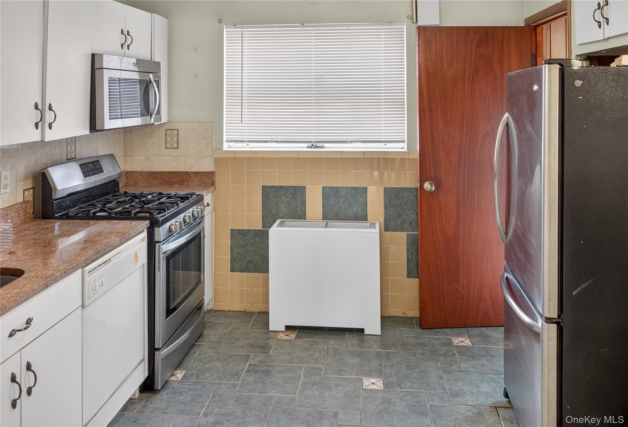 543 E 38th Street thumbnail 10