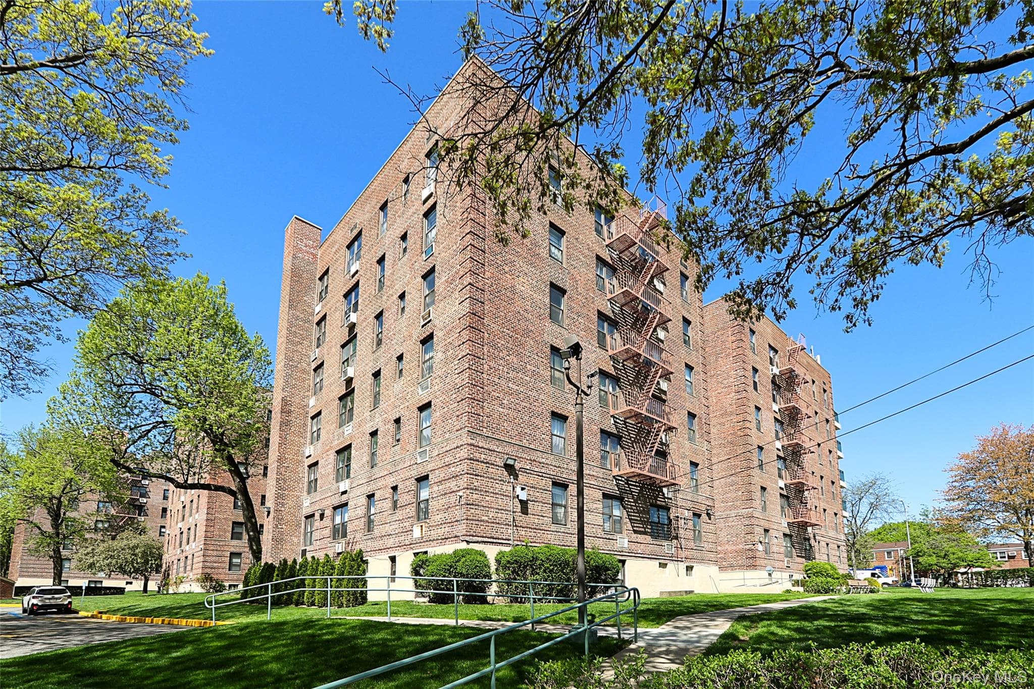 224-24 Union Turnpike Unit: 4H, Oakland Gardens