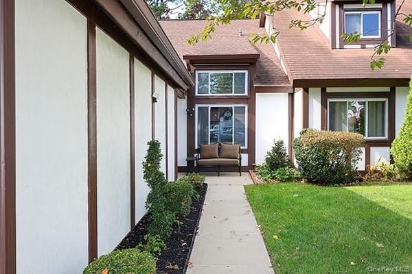 133 Fieldstone Court thumbnail 2