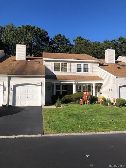 194 Haddon Hollow Court, Middle Island