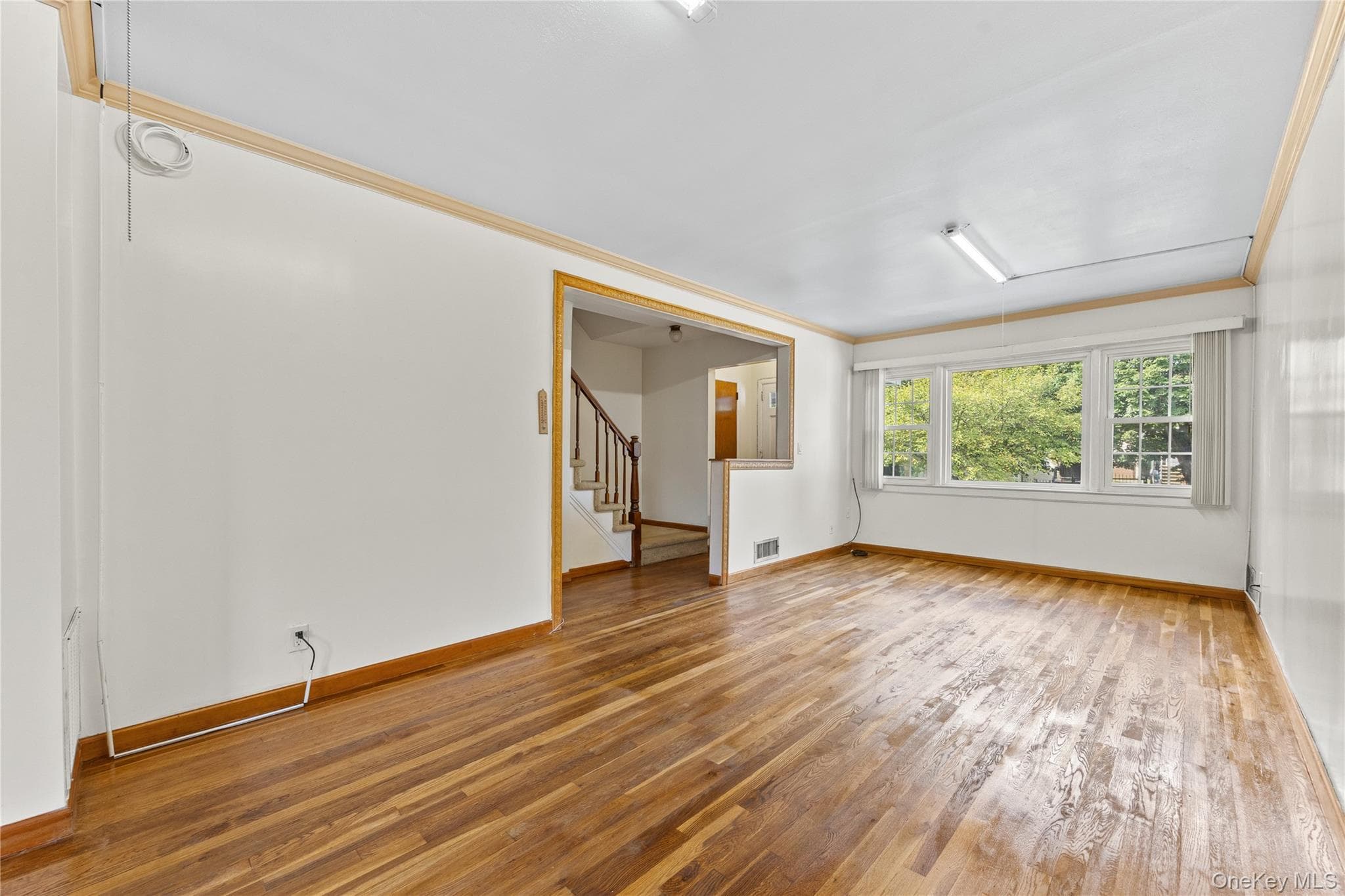 142-10 Oak Avenue thumbnail 6