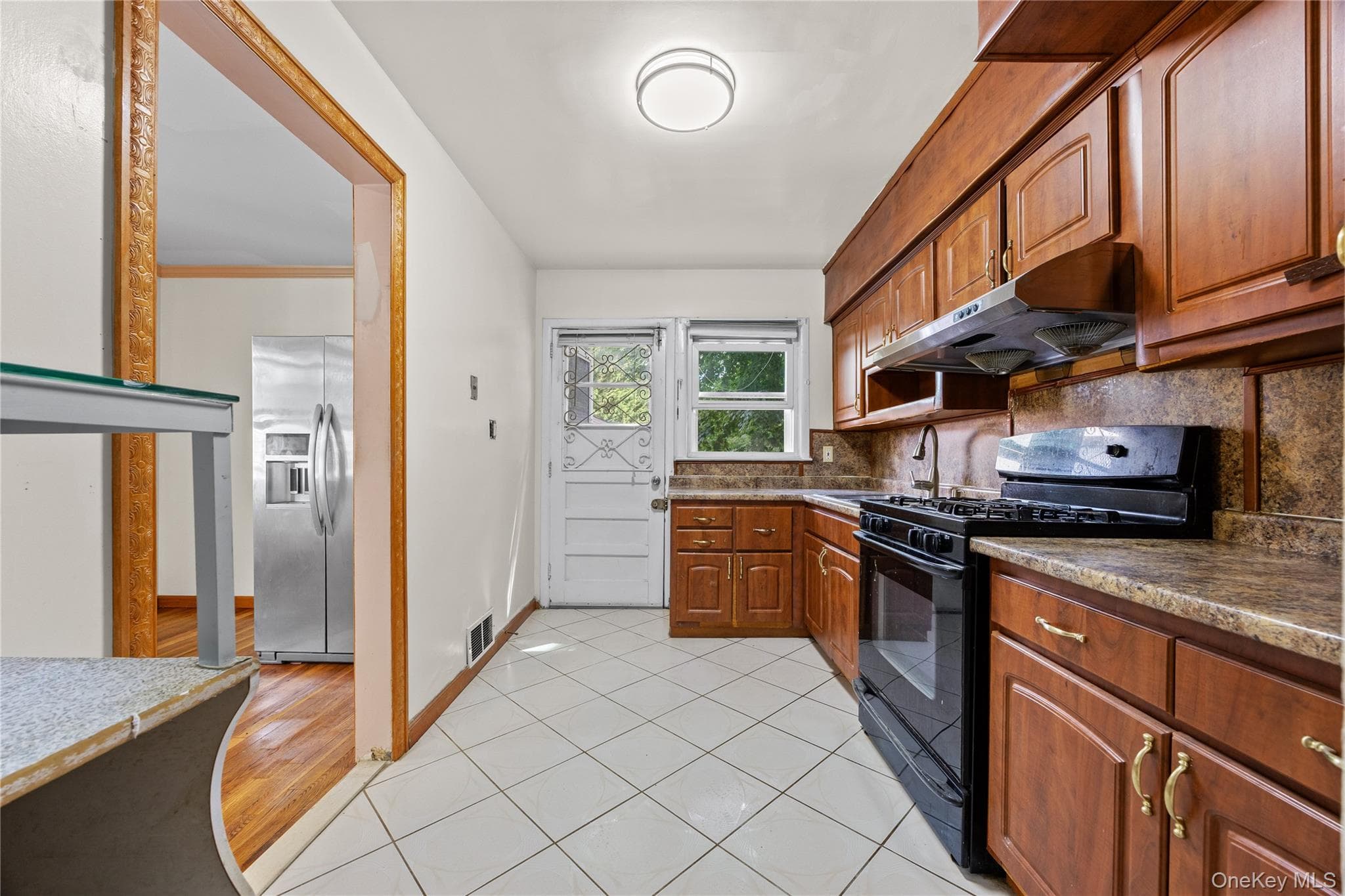 142-10 Oak Avenue thumbnail 8