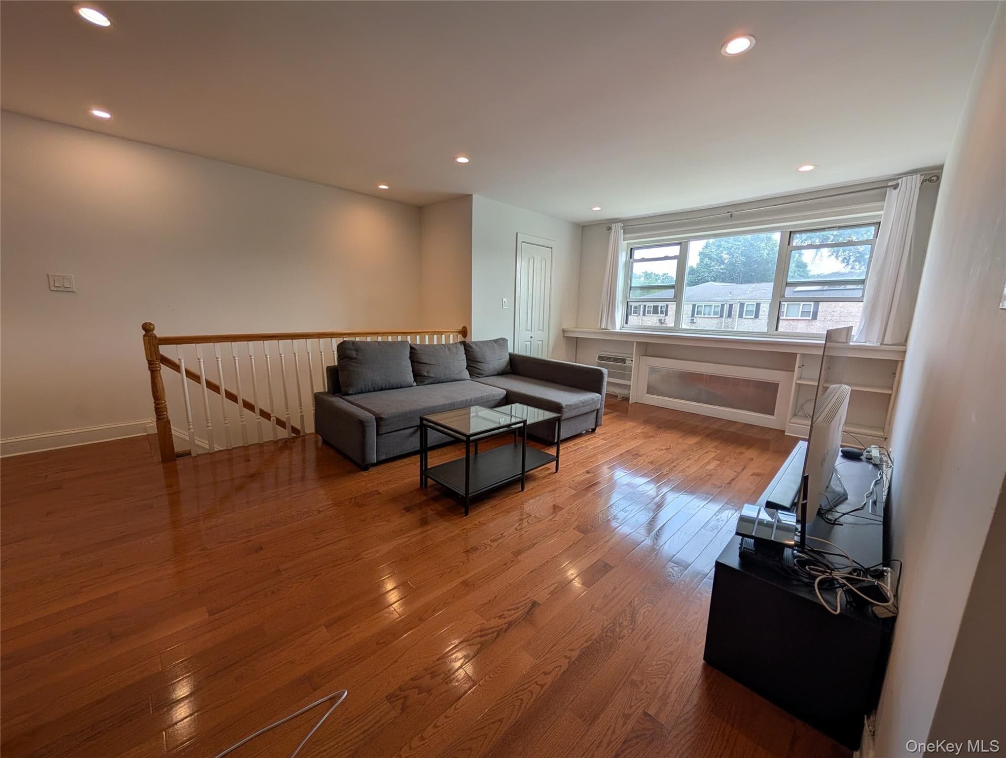 15048 Jewel Avenue Unit: 70B thumbnail 3