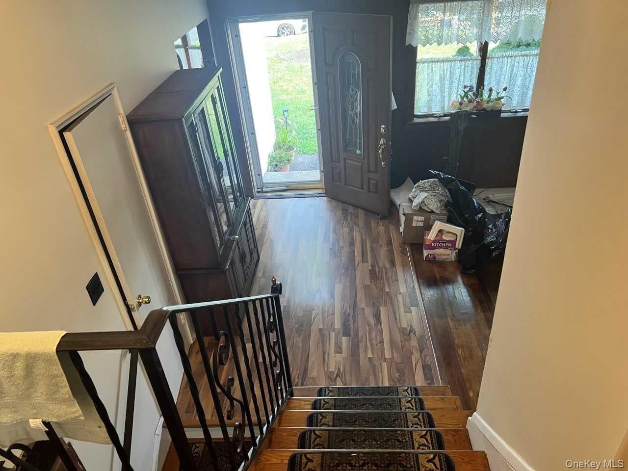 1556 N Gardiner Drive thumbnail 2