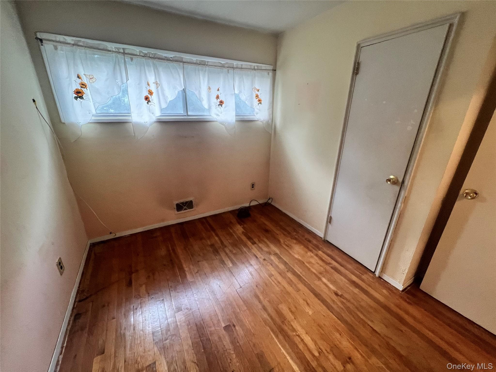 1556 N Gardiner Drive thumbnail 8