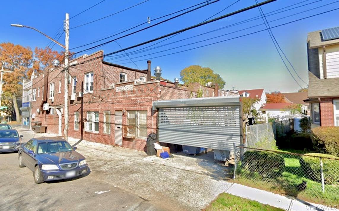 172-02 Linden Boulevard thumbnail 3