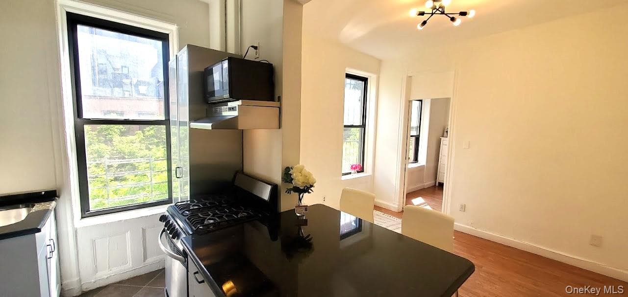 327 E 3rd Street Unit: 2E photo 1