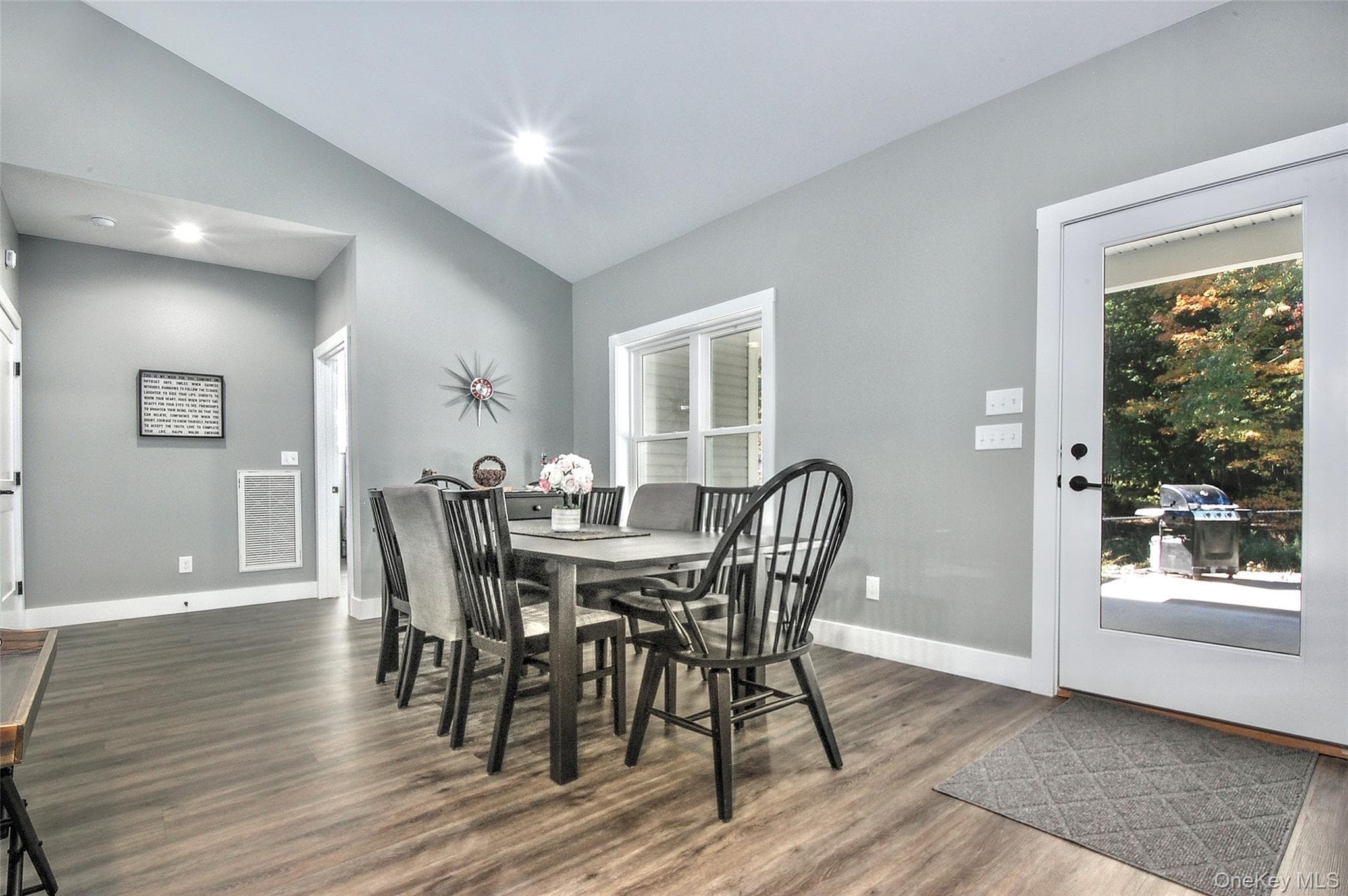 221 Maple Avenue thumbnail 10