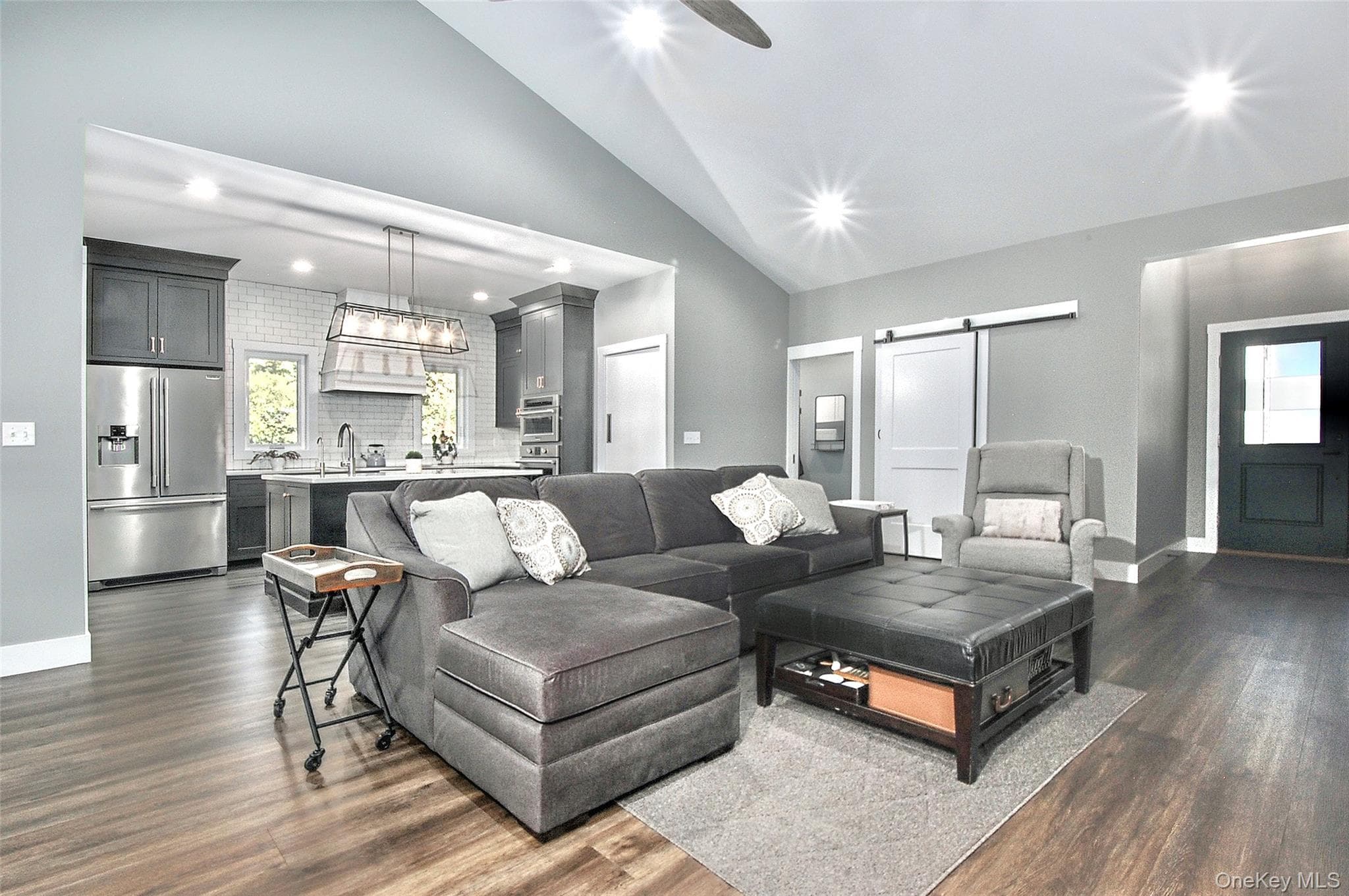 221 Maple Avenue thumbnail 8