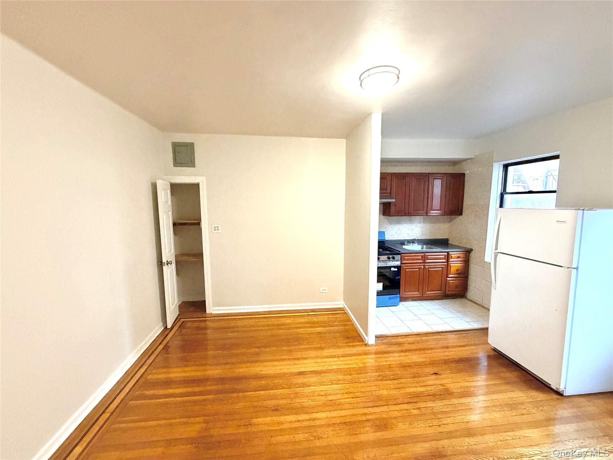 70-35 Broadway Unit: C19 thumbnail 6