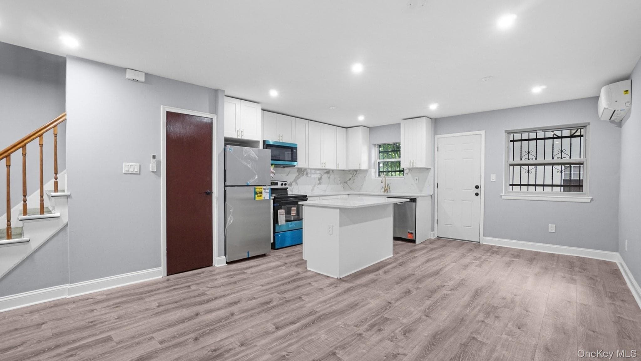 806 E 227th Street thumbnail 11