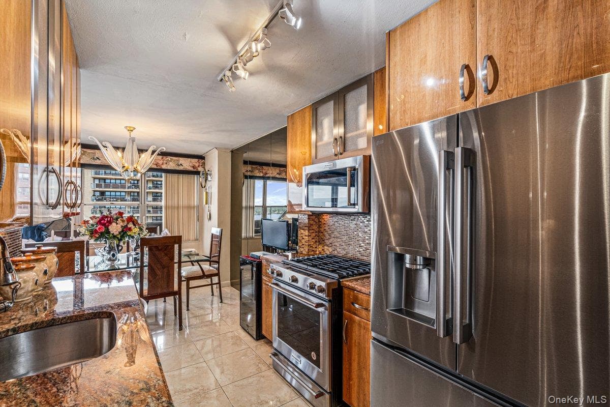 17-85 215 Street Unit: 12M thumbnail 15