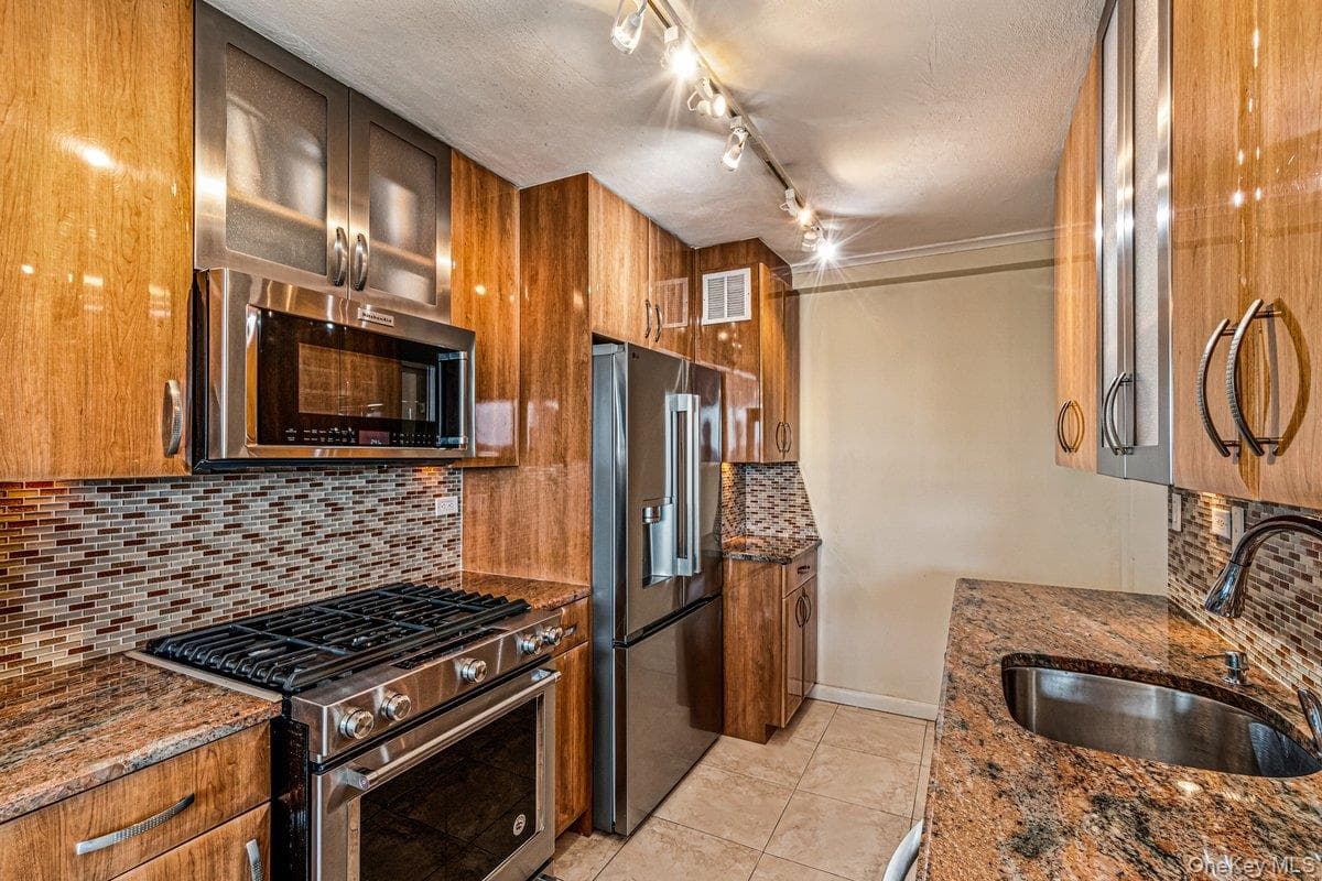 17-85 215 Street Unit: 12M thumbnail 14