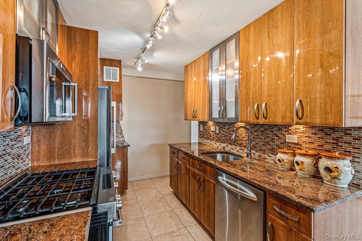 17-85 215 Street Unit: 12M thumbnail 13