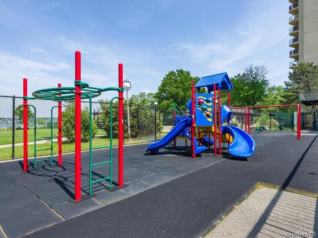 17-85 215 Street Unit: 12M thumbnail 31