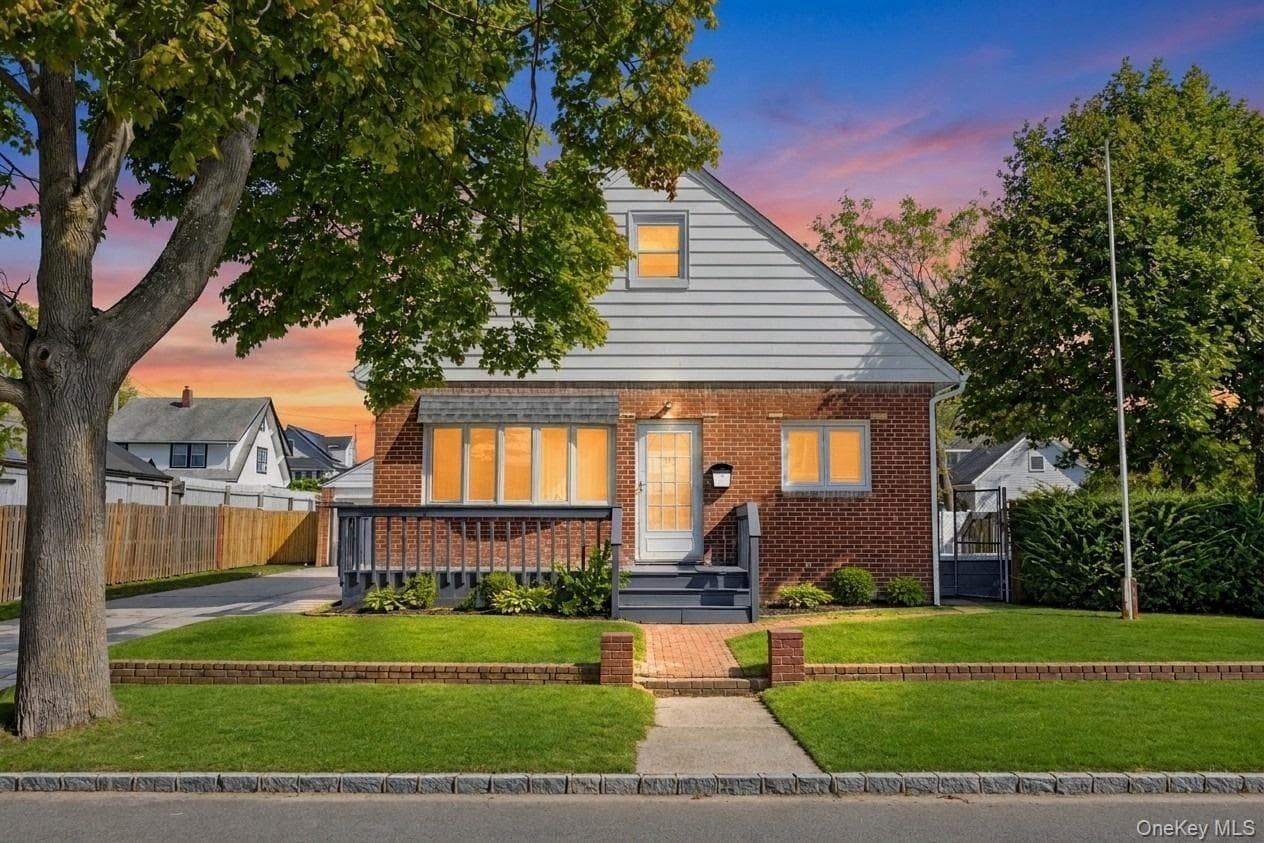 180 N 7th Street, Lindenhurst