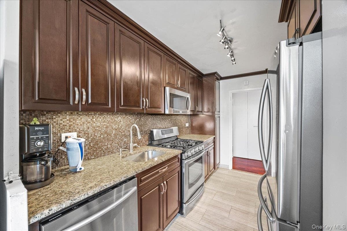 555 Kappock Street Unit: 7E thumbnail 11