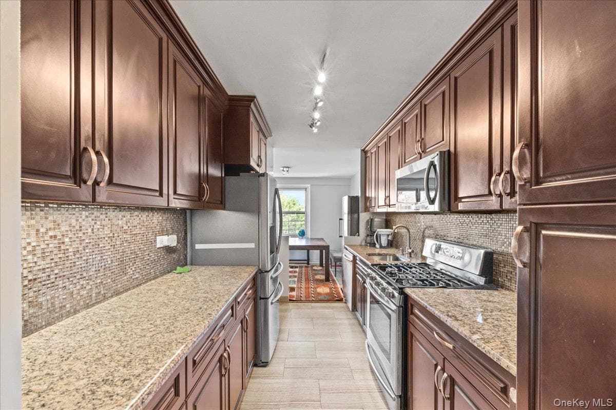 555 Kappock Street Unit: 7E thumbnail 9