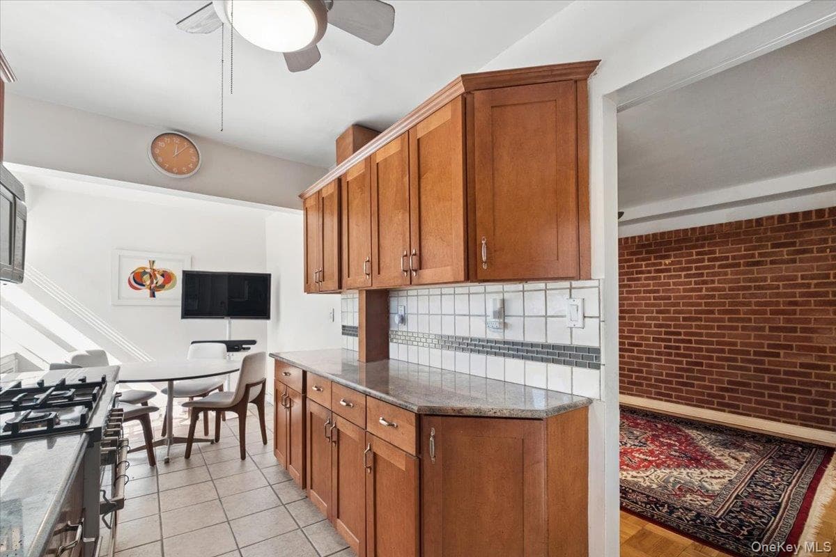 235 Garth Road Unit: D6A thumbnail 3