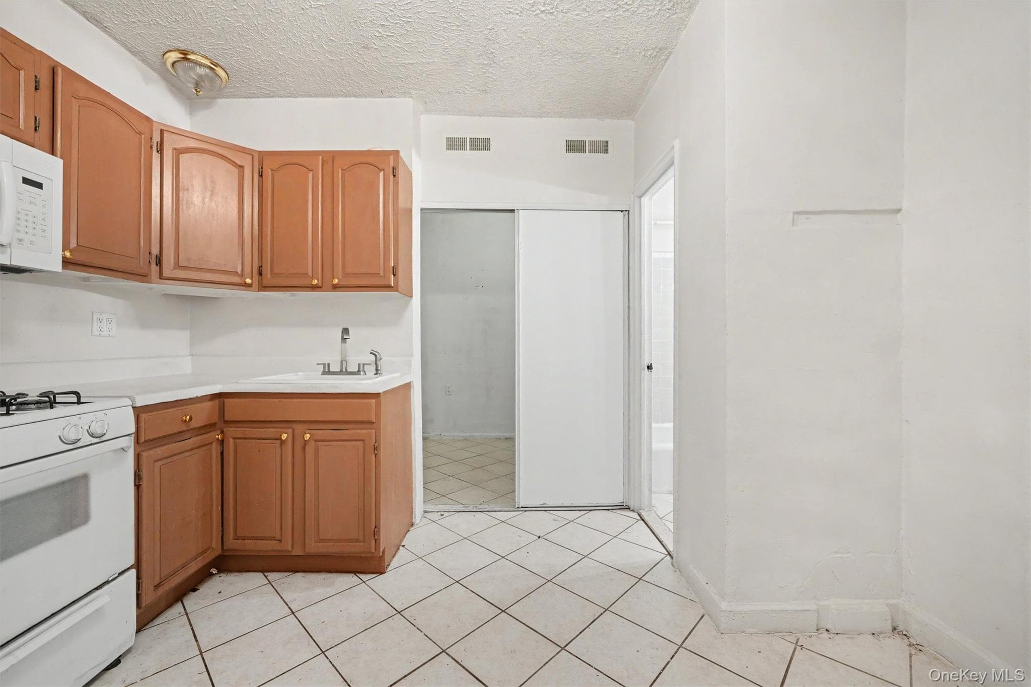 2190 Boston Road Unit: 6B thumbnail 14