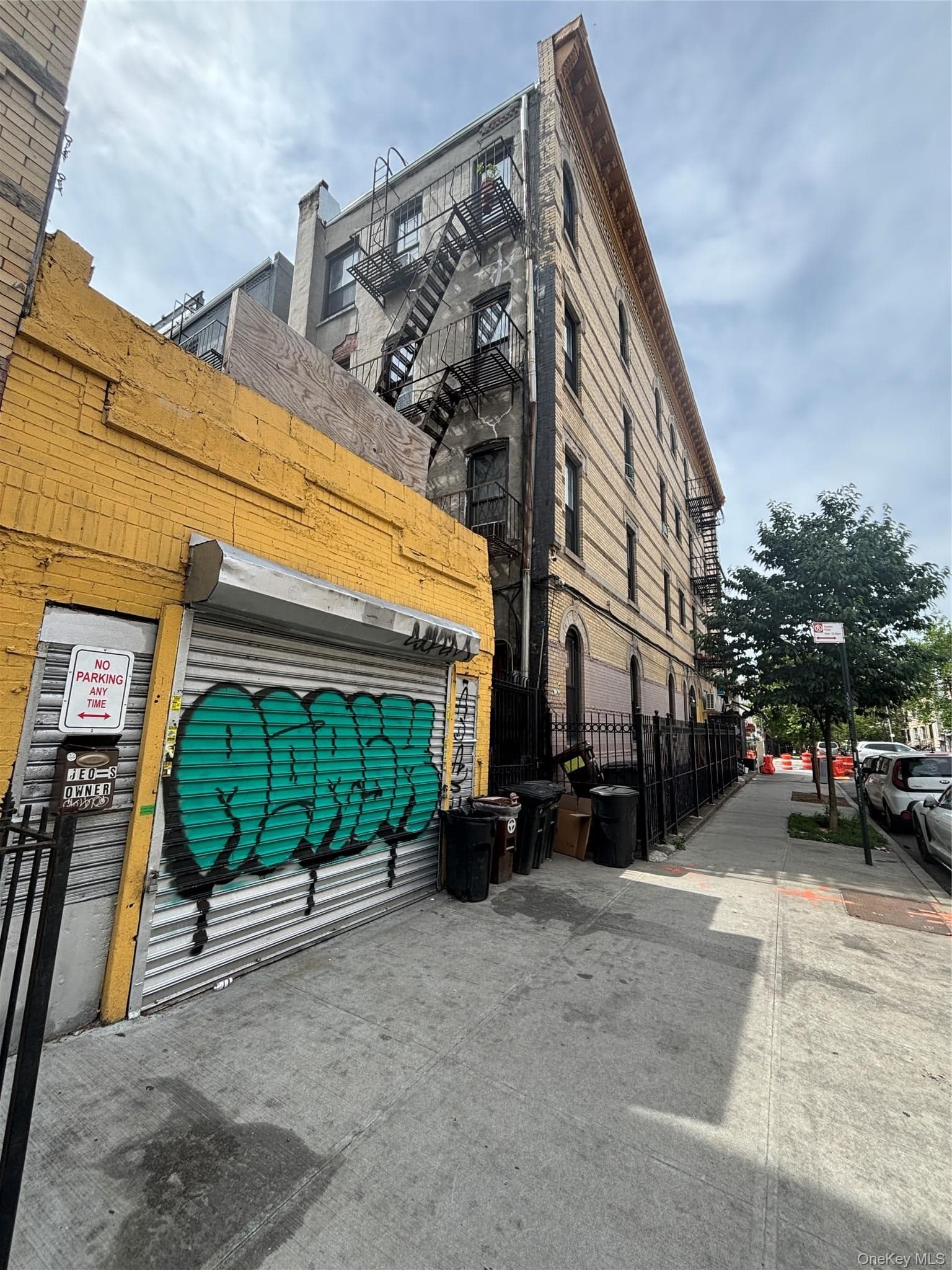 735 Knickerbocker Avenue thumbnail 2
