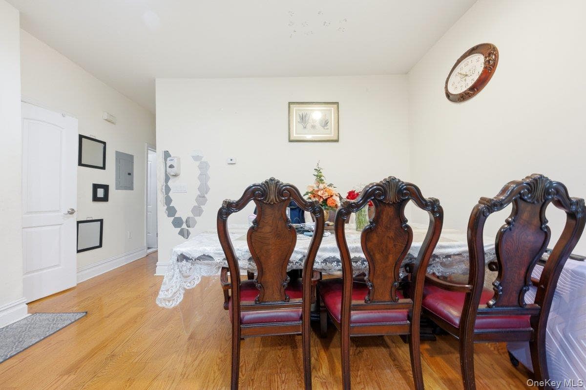 4412 Bronx Boulevard thumbnail 14
