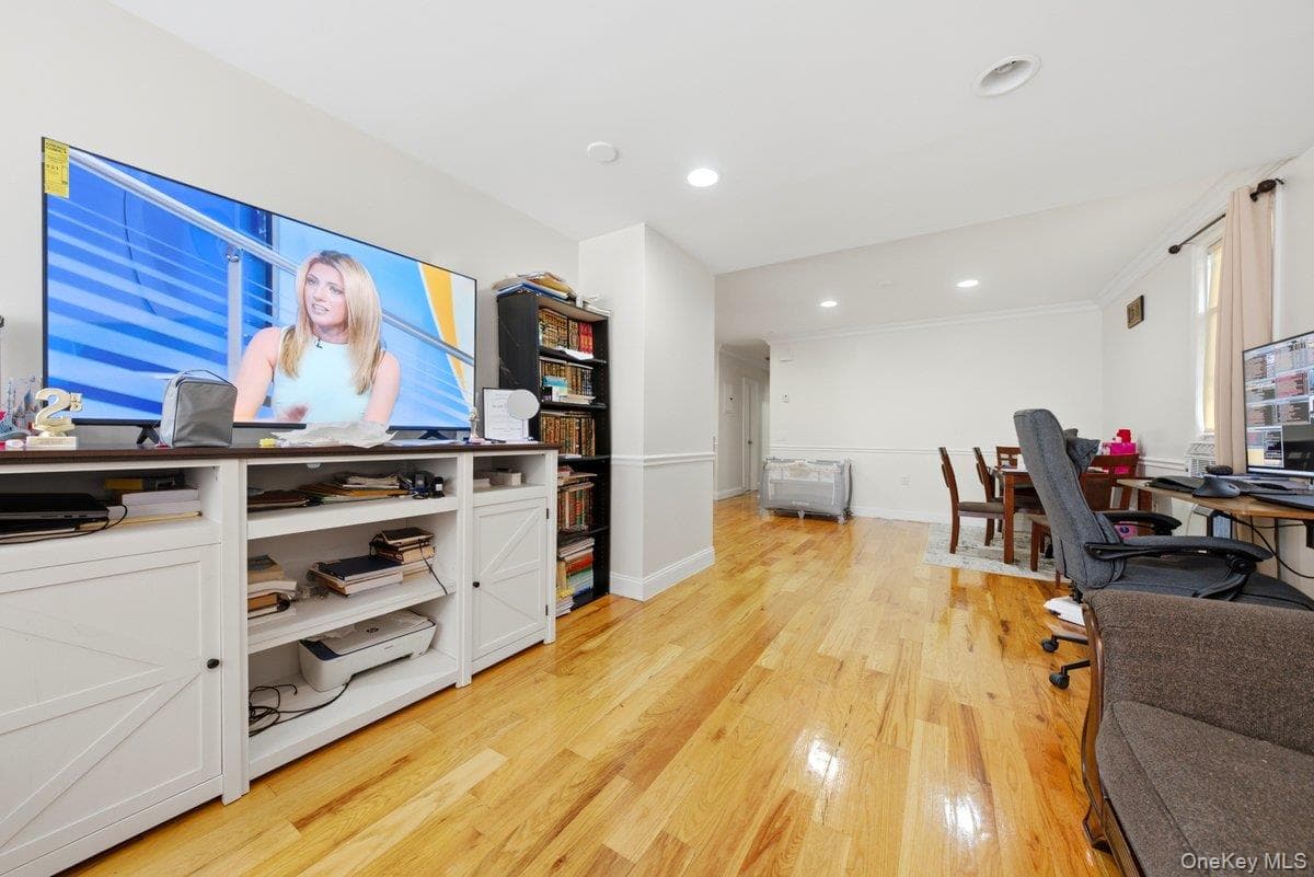 4412 Bronx Boulevard thumbnail 6