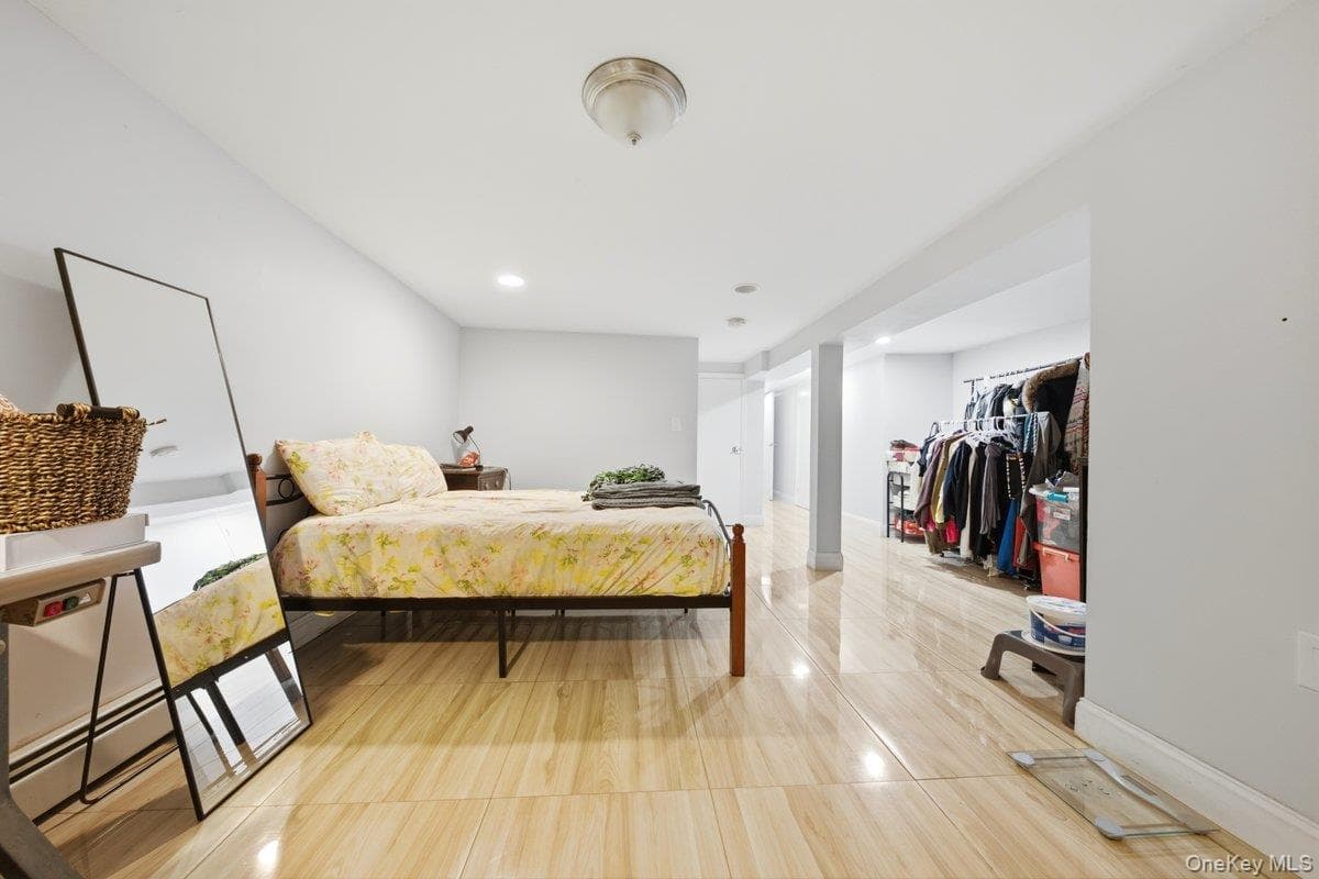 4412 Bronx Boulevard thumbnail 23