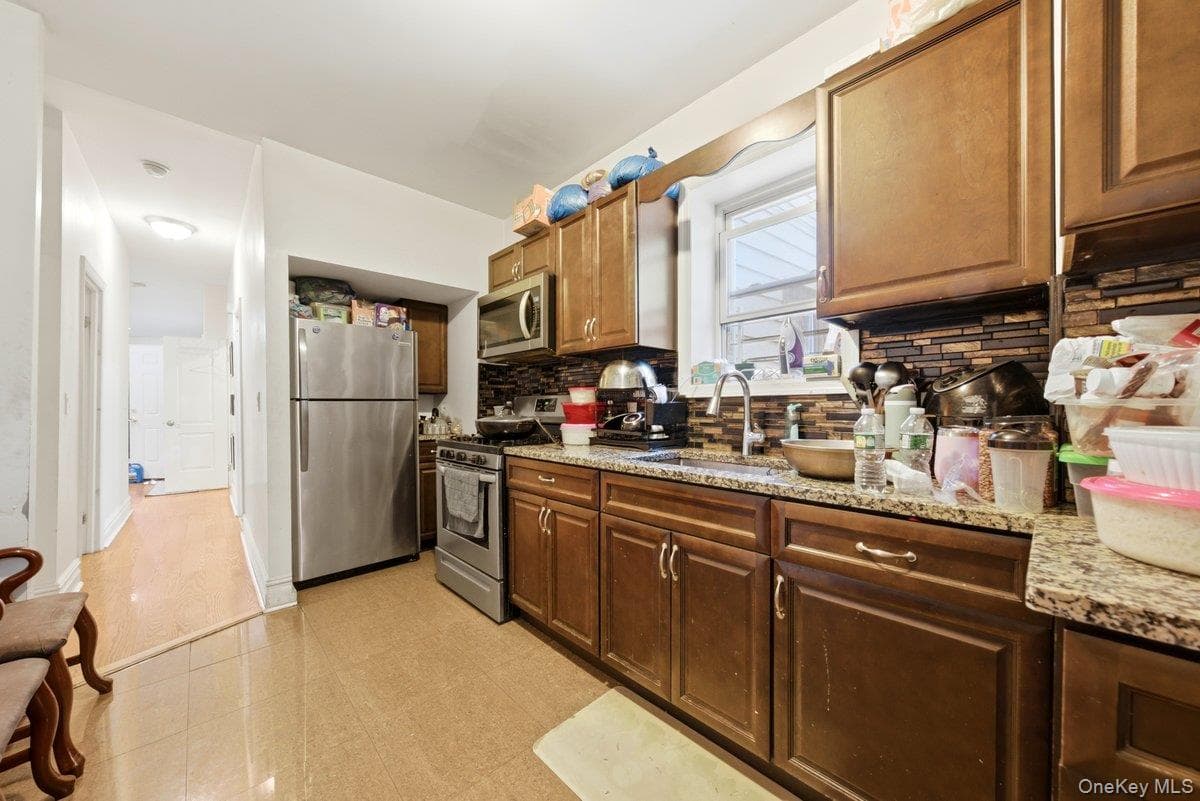 4412 Bronx Boulevard thumbnail 18