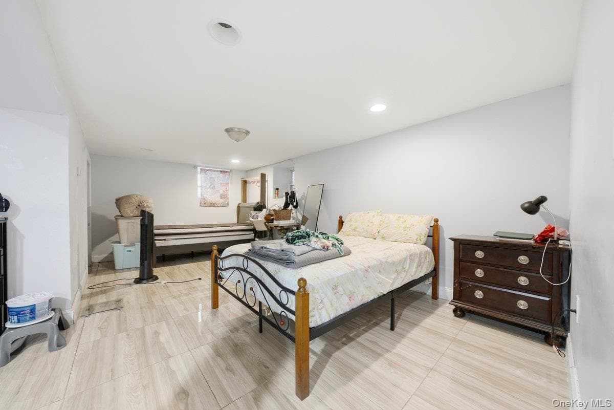 4412 Bronx Boulevard thumbnail 22