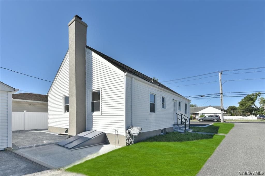 461 Pinebrook Avenue thumbnail 5