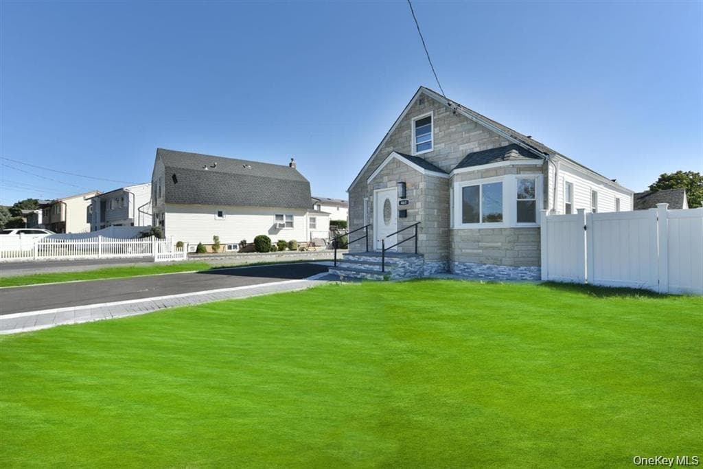 461 Pinebrook Avenue thumbnail 3