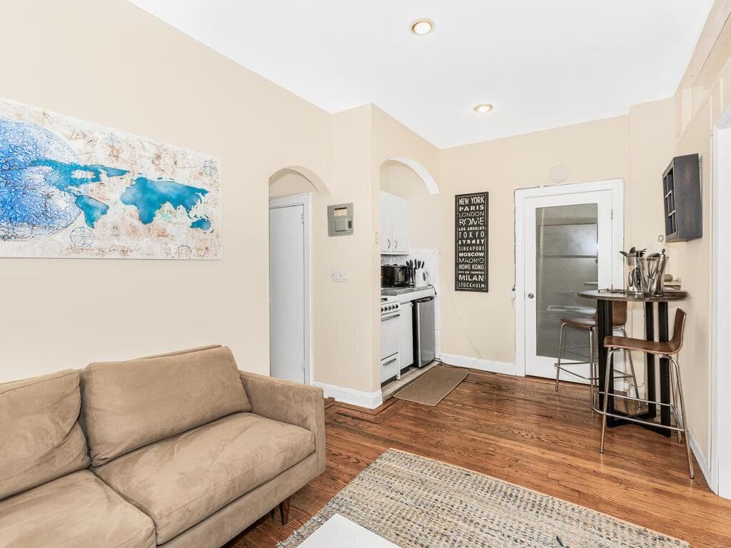 115 E 39th Street thumbnail 18