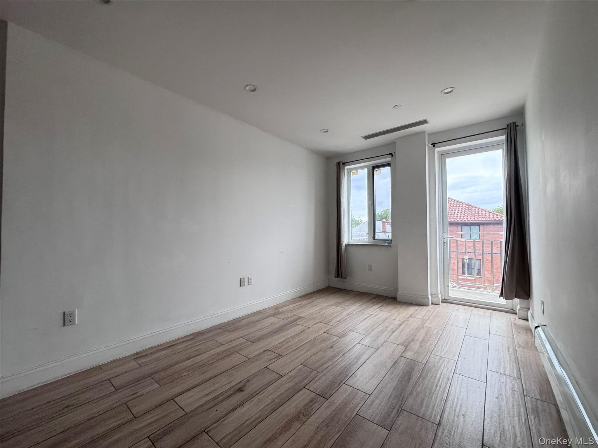 136-20 Booth Memorial Avenue Unit: 3A thumbnail 2