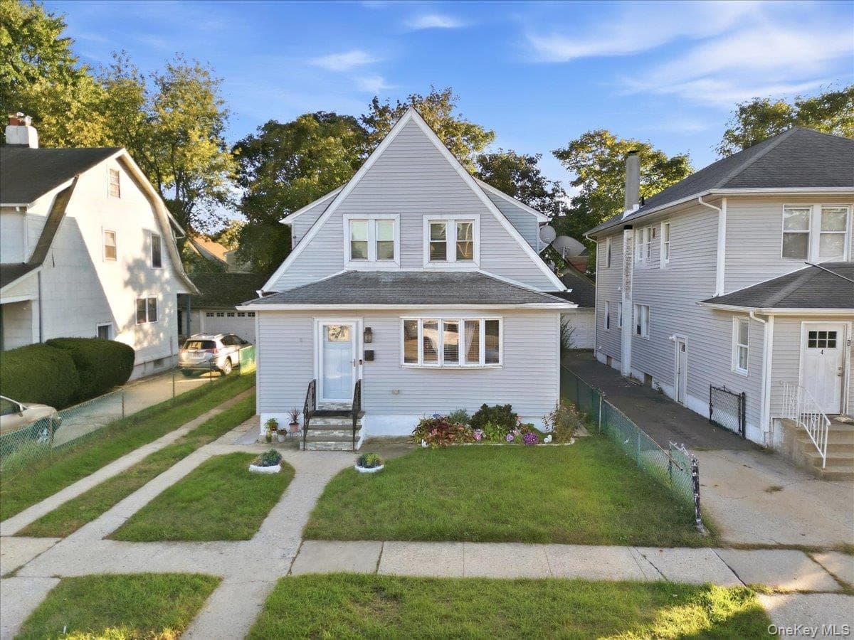 8 Frazier Street, Hempstead